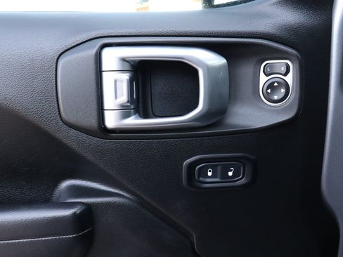 Used 2019 Jeep Wrangler Unlimited Sport S AWD/4WD image 18