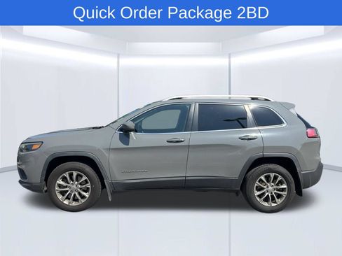 Used 2019 Jeep Cherokee Latitude Plus w/ Cold Weather Group AWD/4WD image 3