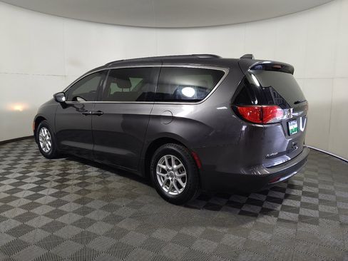 Used 2021 Chrysler Voyager Lxi FWD image 3