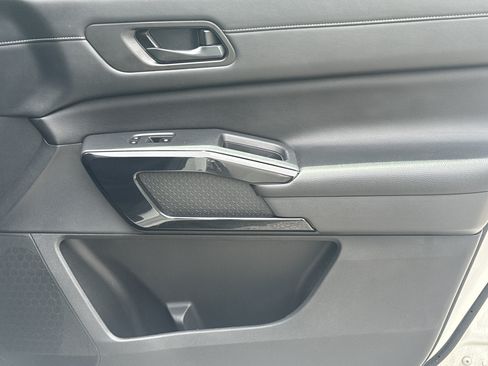 Used 2024 Nissan Pathfinder SV FWD image 14