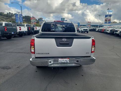 Used 2018 Nissan Frontier SV image 7
