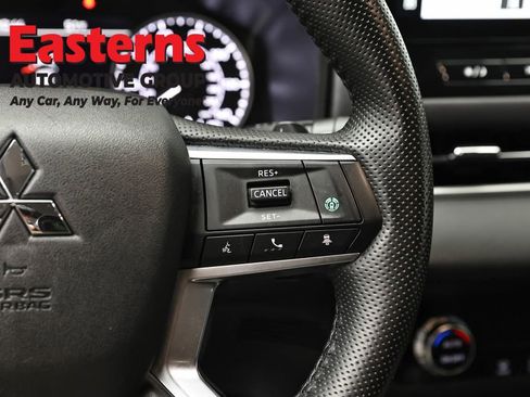 Used 2025 Mitsubishi Outlander SE FWD image 15