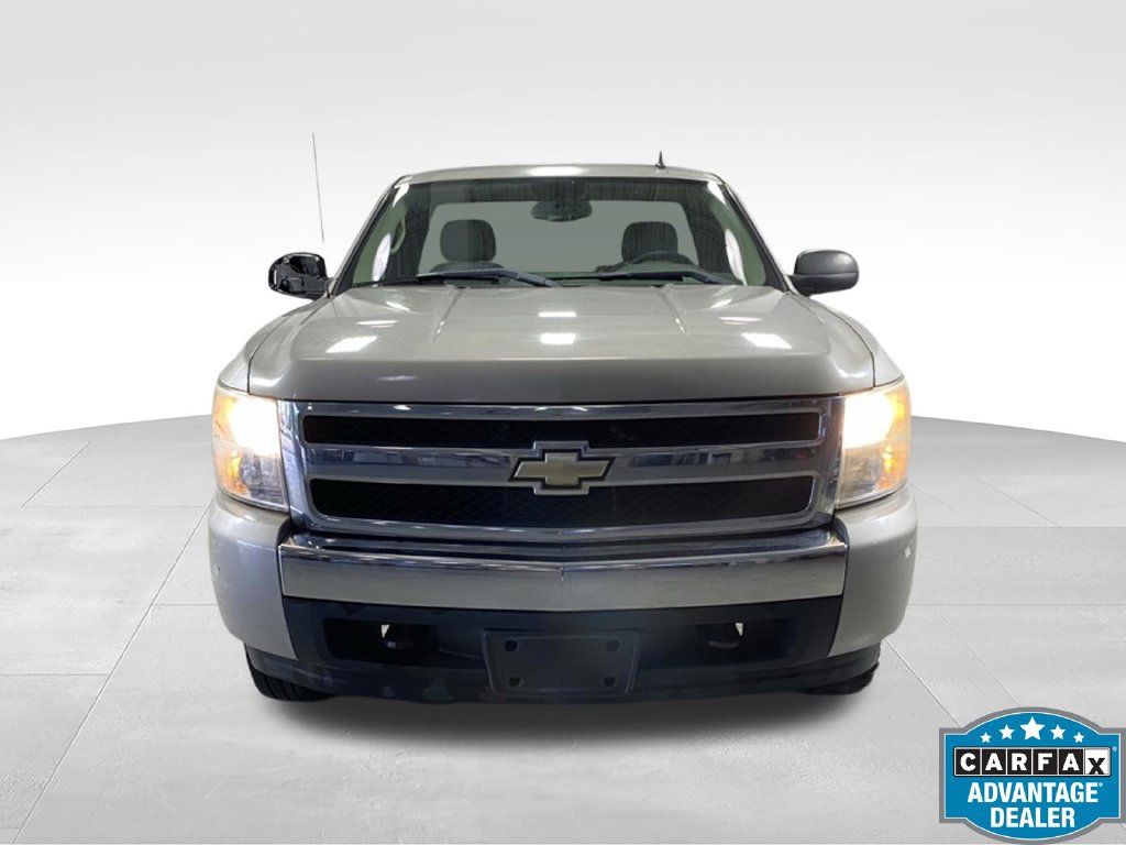 Used 2008 Chevrolet Silverado 1500 W/T w/ LS Package AWD/4WD image 2