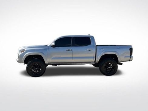 Used 2022 Toyota Tacoma SR5 w/ Technology Package AWD/4WD image 6