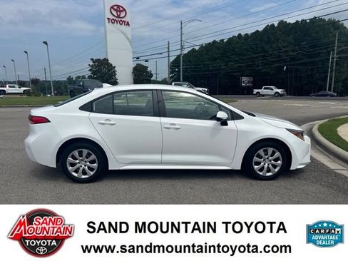 Used 2023 Toyota Corolla LE FWD image 2
