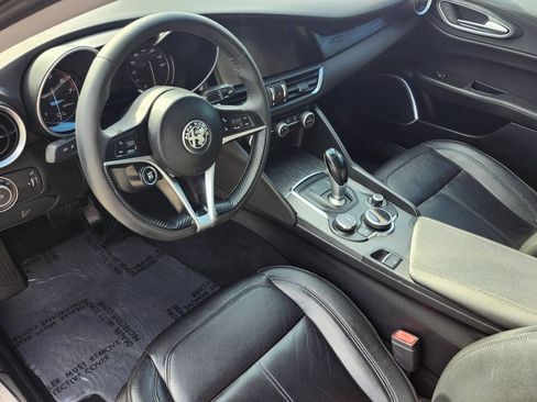 Used 2019 Alfa Romeo Giulia w/ Nero Edizione RWD image 16