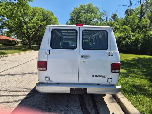 Used 1995 Chevrolet G20 RWD image 8