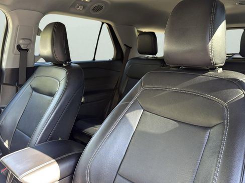 Used 2023 Ford Explorer Limited image 7