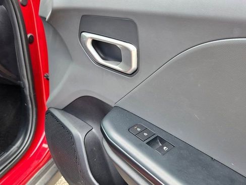 Used 2025 Kia K4 LXS image 28