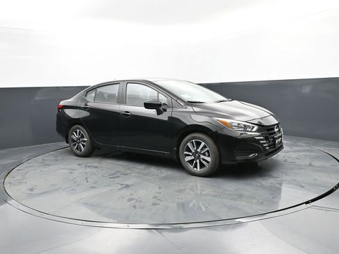 New 2025 Nissan Versa SV w/ Trunk Package FWD image 3