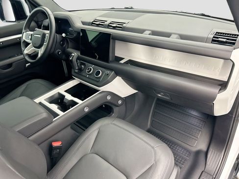 Used 2025 Land Rover Defender 110 S image 16
