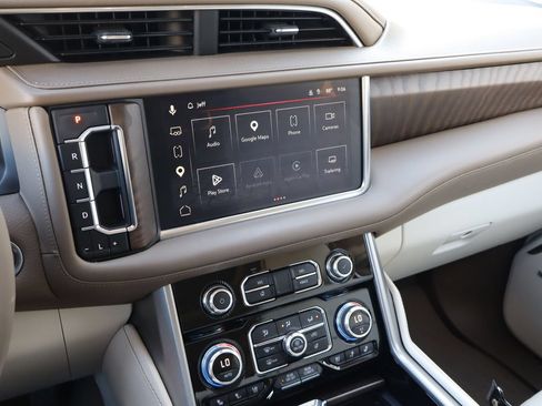 Used 2024 GMC Yukon XL Denali w/ Advanced Technology Package AWD/4WD image 8