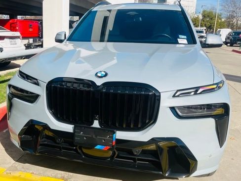 Used 2025 BMW X7 xDrive40i w/ M Sport Package image 6