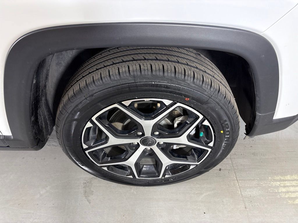 Used 2025 Jeep Compass Limited AWD/4WD image 11