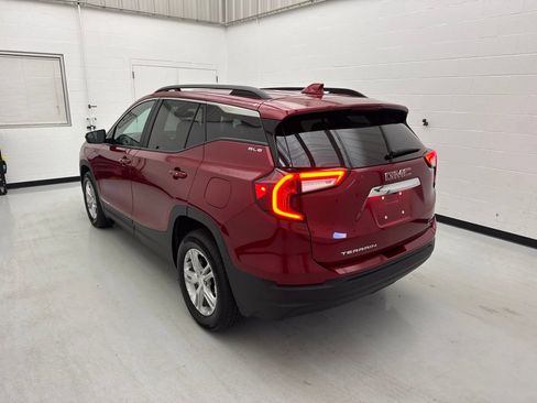 Used 2023 GMC Terrain SLE w/ Driver Convenience Package FWD image 4