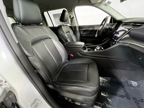 Used 2022 Jeep Grand Cherokee Limited image 26