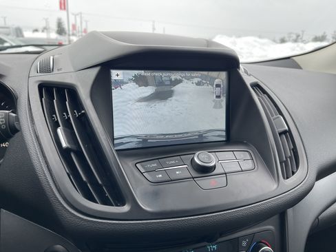 Used 2019 Ford Escape SE image 18