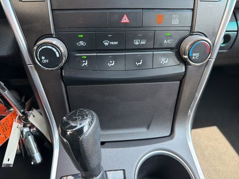 Used 2015 Toyota Camry LE FWD image 46