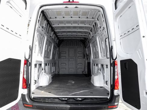 Used 2024 Mercedes-Benz Sprinter 2500 image 46