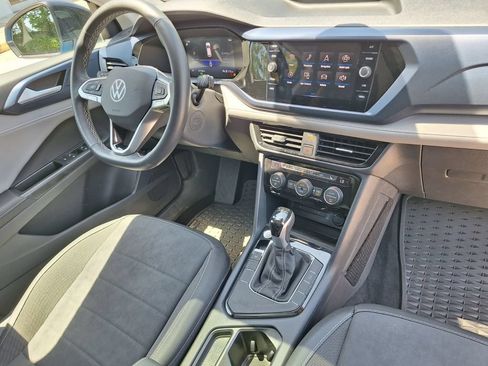 Certified 2024 Volkswagen Taos SE w/ Panoramic Sunroof Package FWD image 25