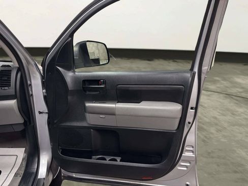 Used 2011 Toyota Tundra 4x4 CrewMax w/ Tow Pkg image 19