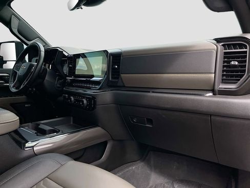 Used 2024 Chevrolet Silverado 2500 ZR2 w/ Technology Package AWD/4WD image 32