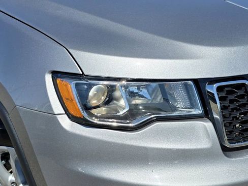 Used 2021 Jeep Grand Cherokee Laredo image 22