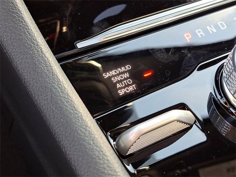 New 2025 Jeep Grand Cherokee Limited image 9