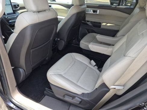 Used 2020 Ford Explorer Platinum w/ Premium Technology Package AWD/4WD image 14