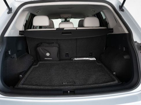 Used 2018 Volkswagen Tiguan SE image 9