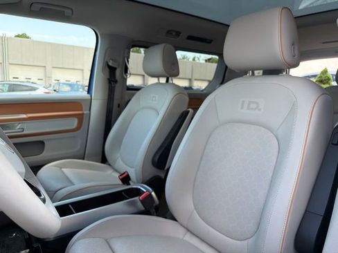 Used 2025 Volkswagen ID. Buzz 1st Edition AWD/4WD image 16