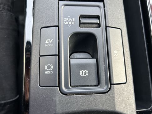 Used 2024 Toyota Prius LE FWD image 28