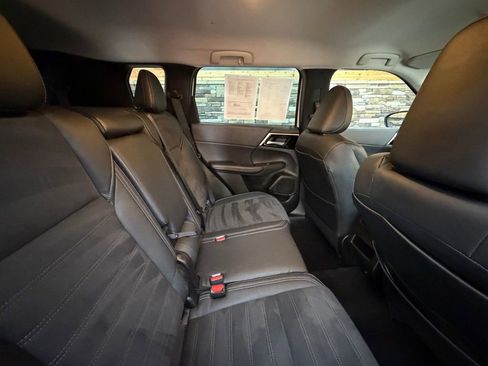 Used 2023 Mitsubishi Outlander SE AWD/4WD image 31