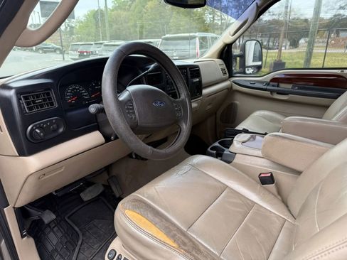 Used 2005 Ford Excursion Limited image 5