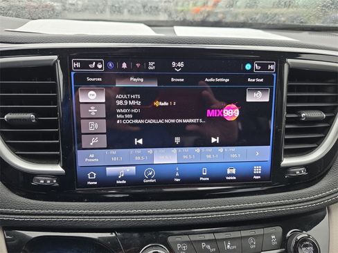 Used 2022 Chrysler Pacifica Touring-L w/ Uconnect Theater Family Group image 17