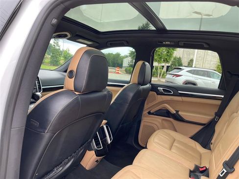 Used 2015 Porsche Cayenne S image 89