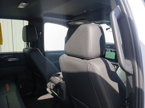 Used 2024 GMC Sierra 2500 AT4 w/ AT4 Premium Plus Package image 28