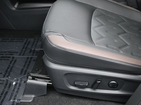 New 2026 Nissan Pathfinder Platinum AWD/4WD image 17