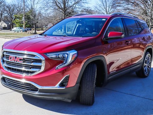 Used 2020 GMC Terrain SLT w/ Preferred Package image 3
