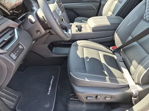 New 2026 GMC Acadia Denali FWD image 32