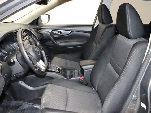 Used 2020 Nissan Rogue SV image 10