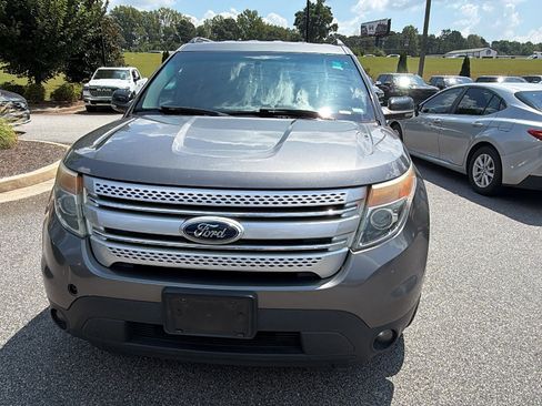 Used 2013 Ford Explorer XLT FWD image 3