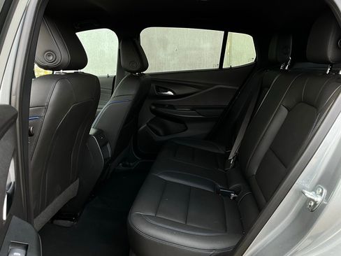 Used 2025 Buick Envista Sport Touring image 11