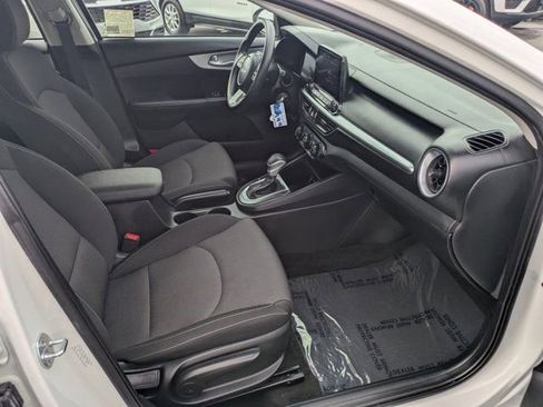 Used 2024 Kia Forte LXS w/ LXS Technology Package image 5