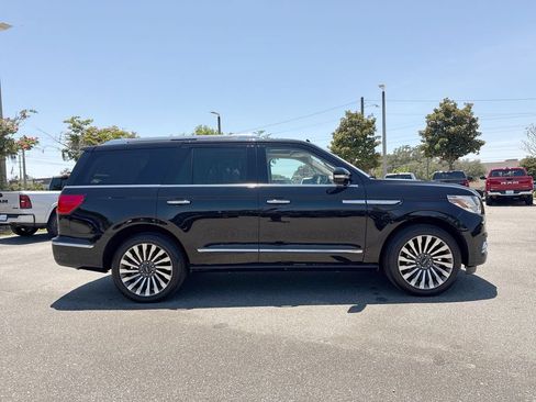 Used 2019 Lincoln Navigator Reserve AWD/4WD image 2