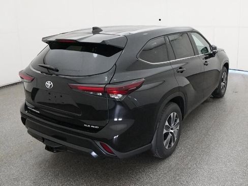 New 2026 Toyota Highlander XLE image 8