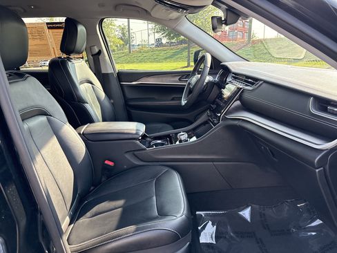 Certified 2023 Jeep Grand Cherokee Limited w/ Black Appearance Package AWD/4WD image 23