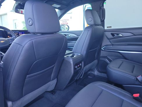 Used 2025 Chevrolet Traverse LT AWD/4WD image 16