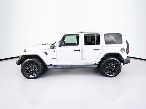 Used 2025 Jeep Wrangler Sahara image 5