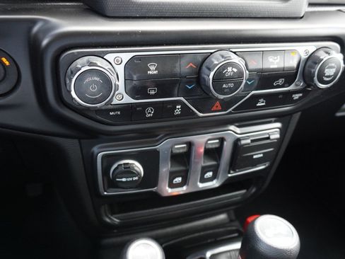 Used 2022 Jeep Wrangler Sport AWD/4WD image 18